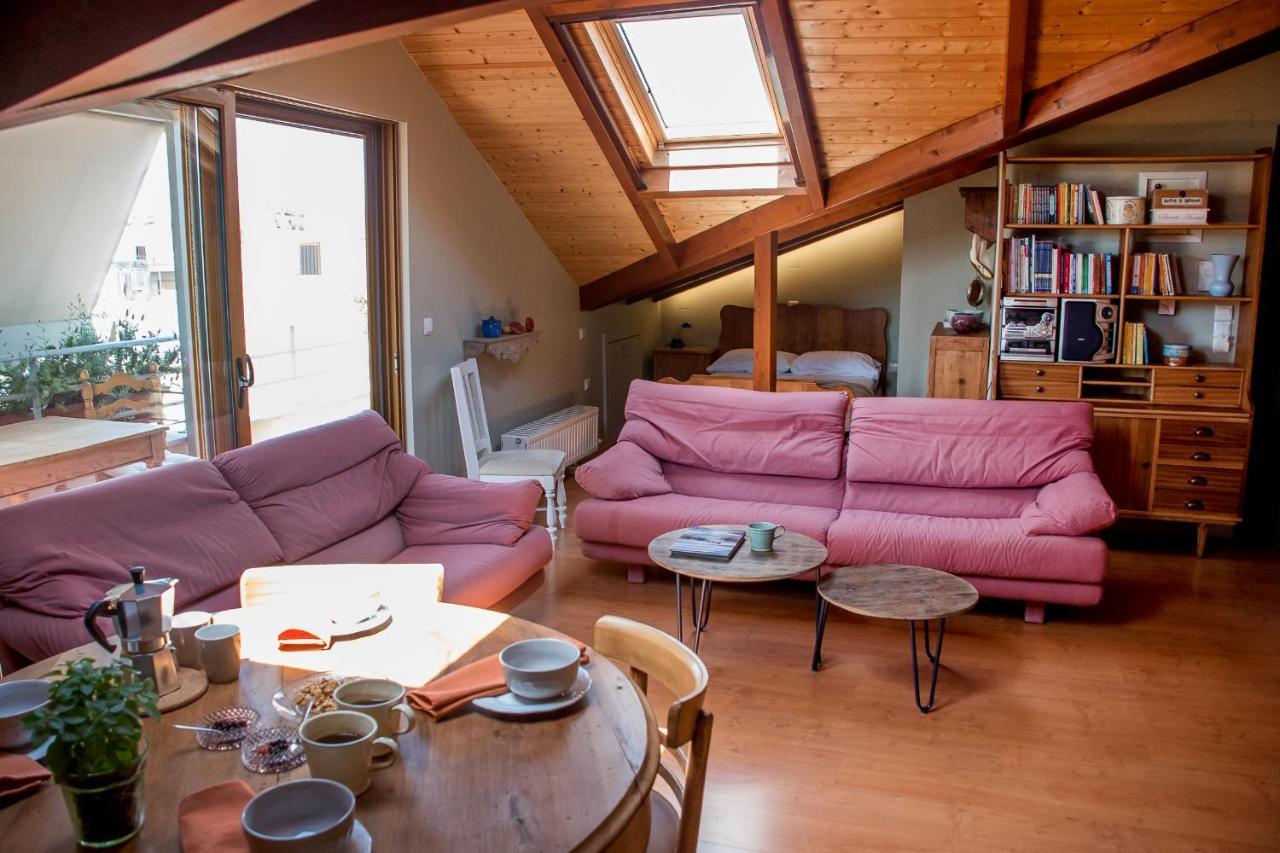 Country Style Attic In The Heart Of Preveza Apartment Exterior photo